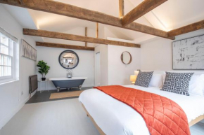 Contemporary 2 Bed Home in Lansdown